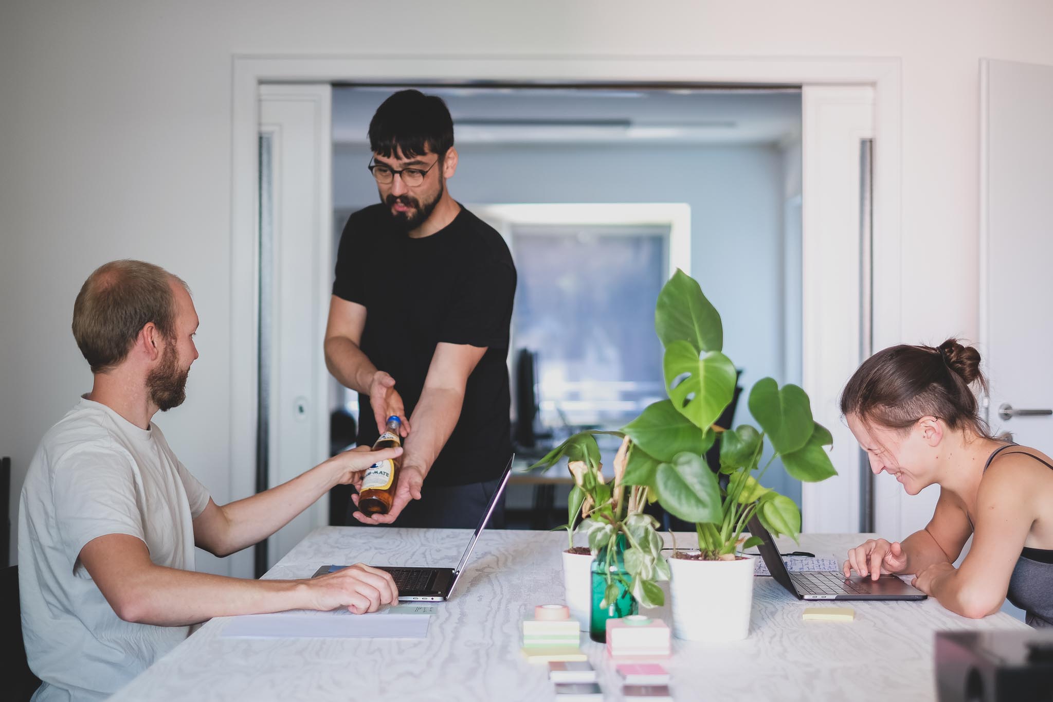 Das Shift Team hat Spaß bei der Arbeit